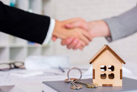 Descubre cómo lidiar con las negociaciones durante el proceso de venta de una propiedad. Estrategias efectivas para lograr acuerdos satisfactorios y maximizar tus oportunidades.