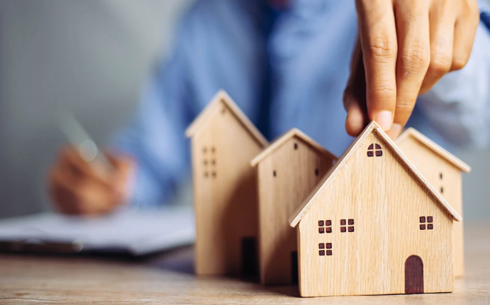 Descubre cómo formar una LLC para proteger tus inversiones inmobiliarias. Guía detallada sobre estructura legal y beneficios de protección